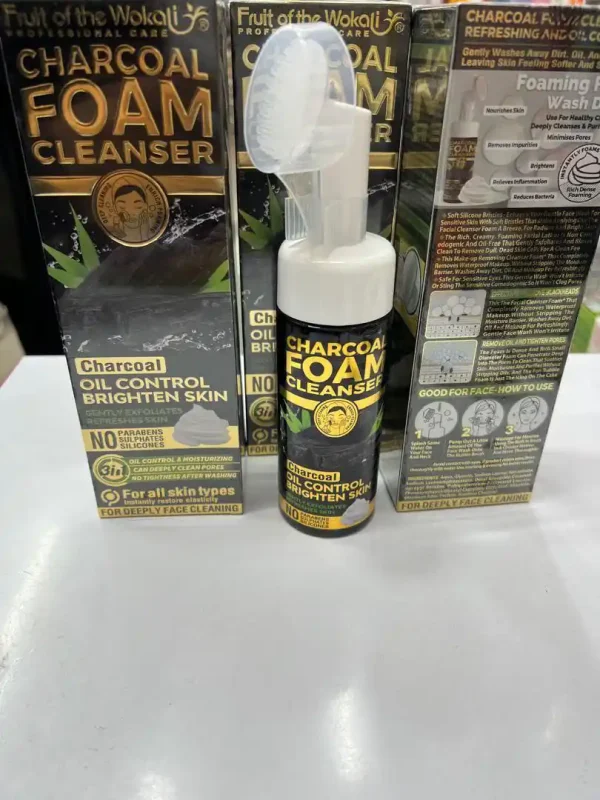 فوم شستشو صورت براش دار زغال وکالی کنترل کننده چربی حجم 150 میل